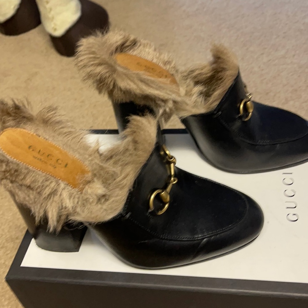 Gucci  black slip on/ fur heels